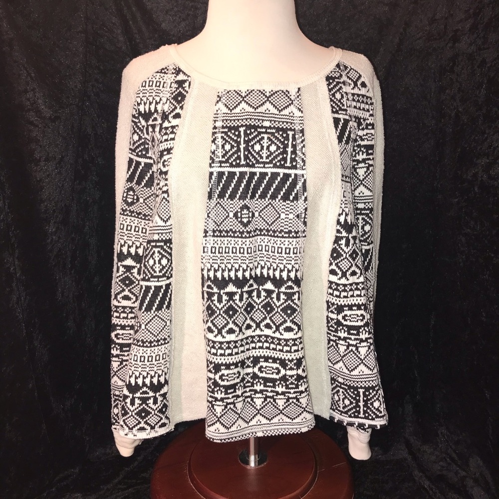 Chip & Pepper Black & white print flowy sweater